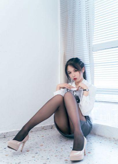 年轻女教师2在线播放_正片免费观看